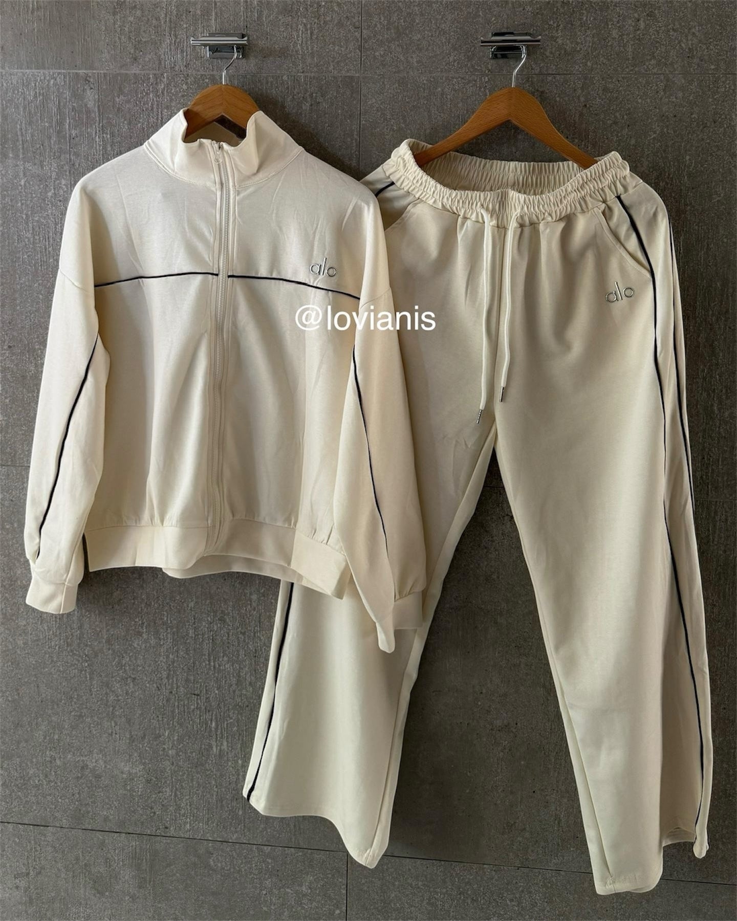 Alo Sporty White Set