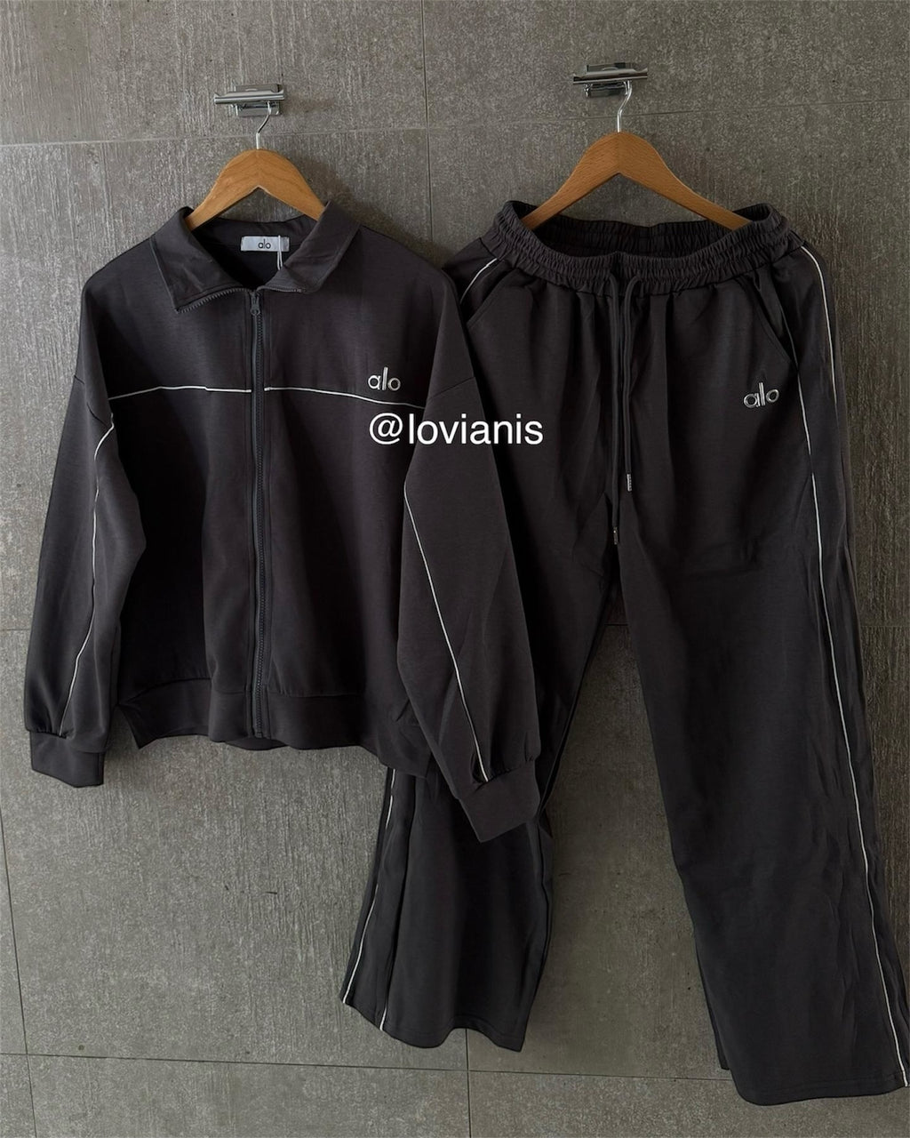 Alo Sporty Dark Grey Set